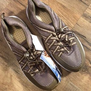 RocSoc Water Land Sporting Shoe Women’s 8 NWT